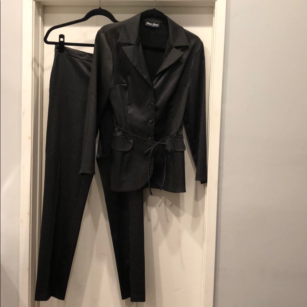 Bisou-Bisou black & white pinstriped pant suit M.